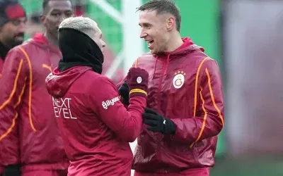 Galatasaray’dan ayrılan oyuncu ailesiyle birlikte Türkiye’yi terk etti.