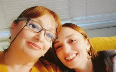 Nilperi Şahinkaya, acı gününde annesini kaybetti.