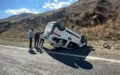 Sarıkamış’ta Trafik Kazası: 2 Kişi Yaralandı