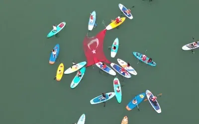 İznik’te 30 Ağustos’ta Sup Board ile Dev Türk Bayrağı Dalgalanıyor