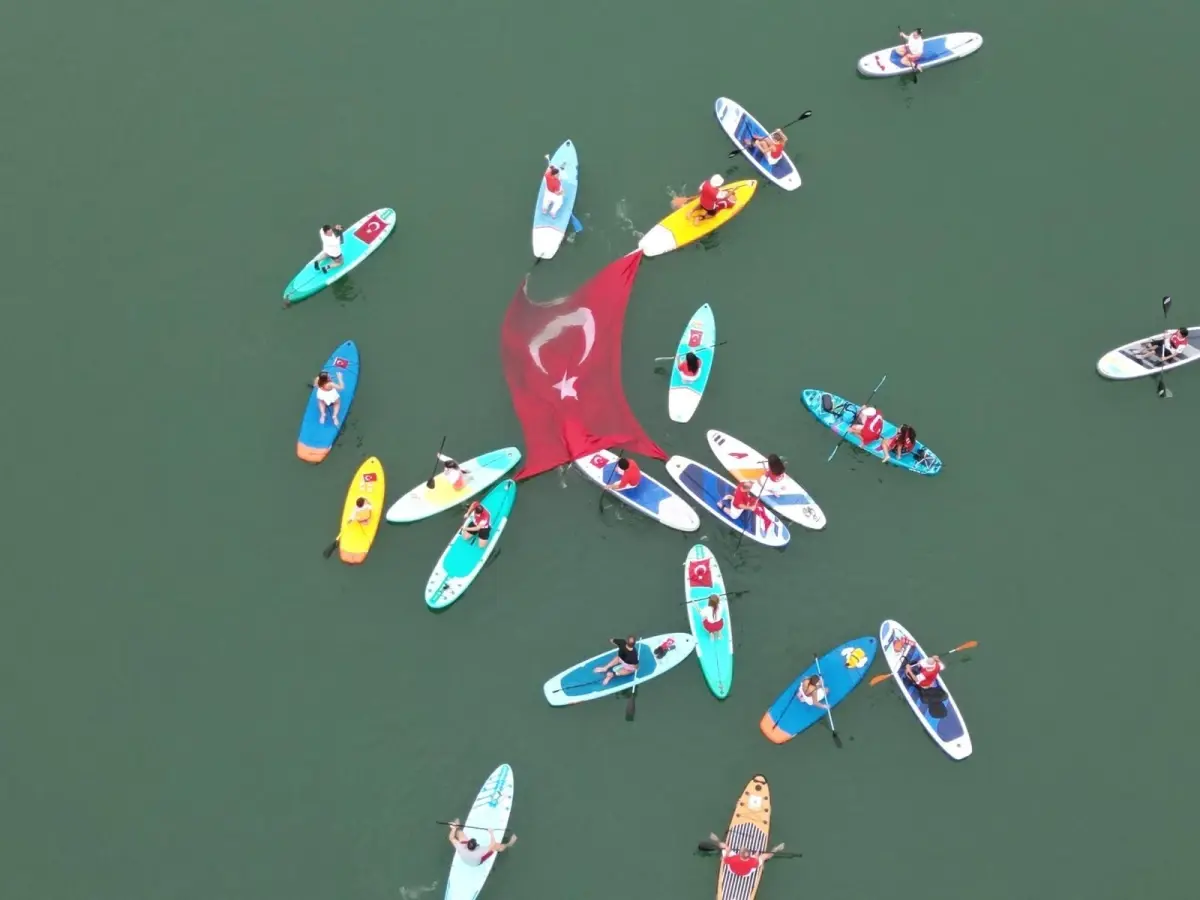 sup-board-ekibinden-iznik-golu-nde-bayrakli-z-18995651_amp.jpg