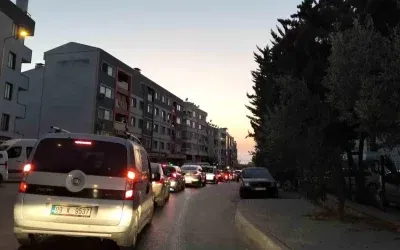 Kuşadası’nda trafik sıkıntıları büyüyor