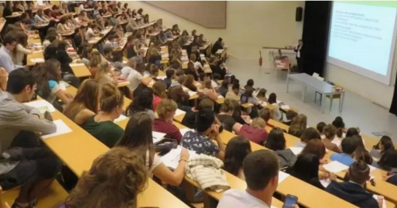 universiteler-ne-zaman-aciliyor-2025-2026-18963591_5715_amp.jpg