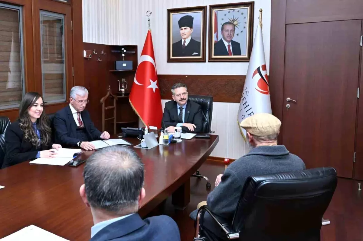 vali-aksoy-onlarca-halk-gunu-nde-yuzlerde-18978651_amp.jpg