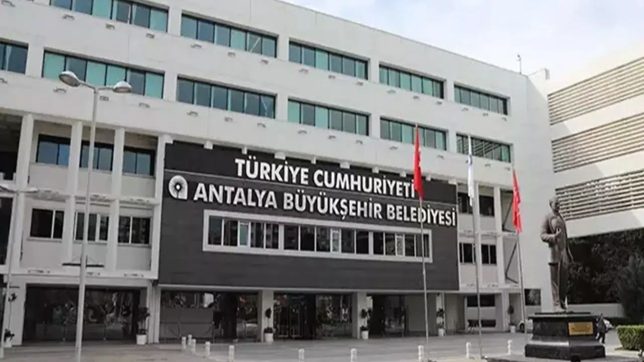 Antalya Belediyesi'nde Rüşvet Operasyonu 16 Kişi Gözaltında