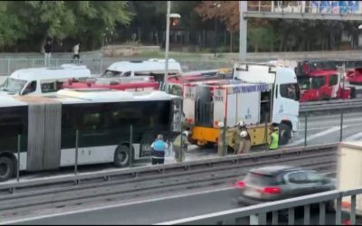 Metrobüste Bayrampaşa’da Alev Alan Araç!