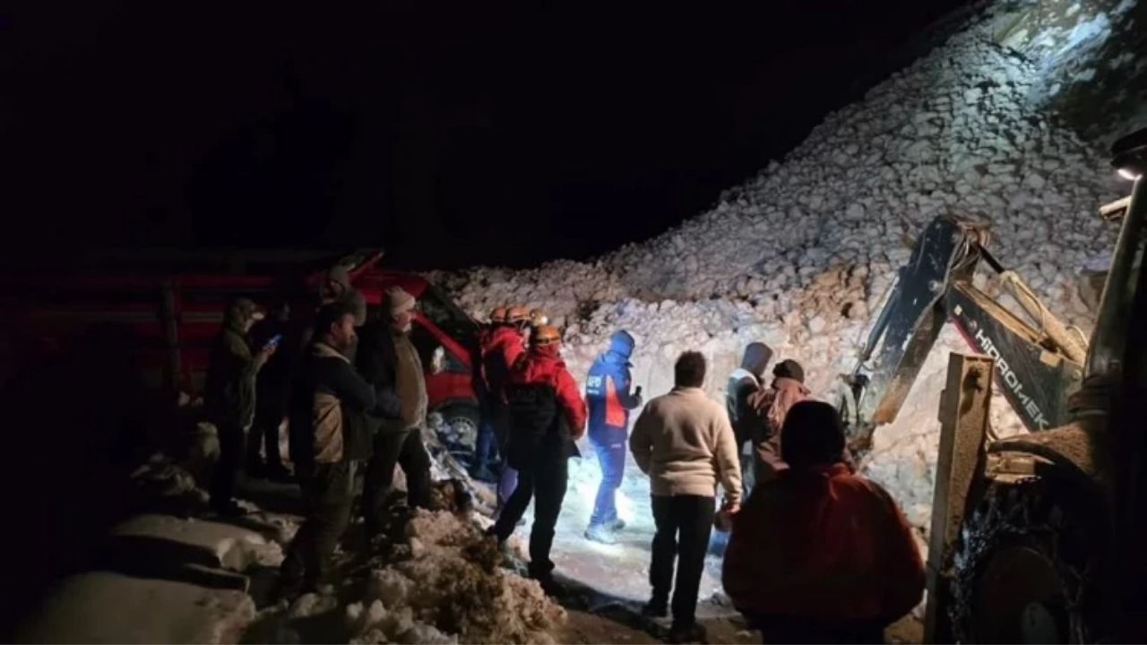 Rize'de 15 Kişi Çığ Altından Kurtarıldı
