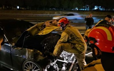 Sultangazi’de Lüks Araç Kaza Yaptı: Sürücü Firar Etti
