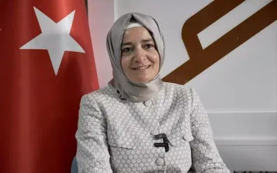 Fatma Betül Sayan Kaya: Gençlerle Geleceğe Yürüyor