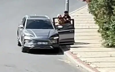 Avcılar’da Kadına Zorla Araç Bindirme Anı Kamerada
