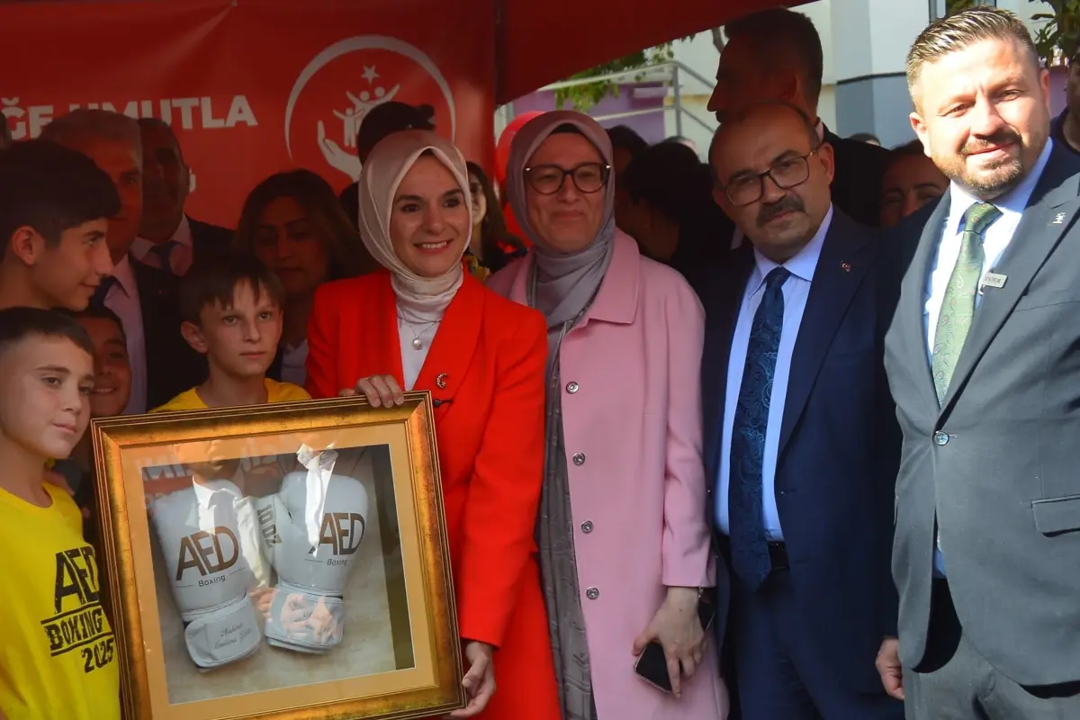 bakan-goktas-aileyi-merkeze-alan-politikalari-19004038_amp.jpg