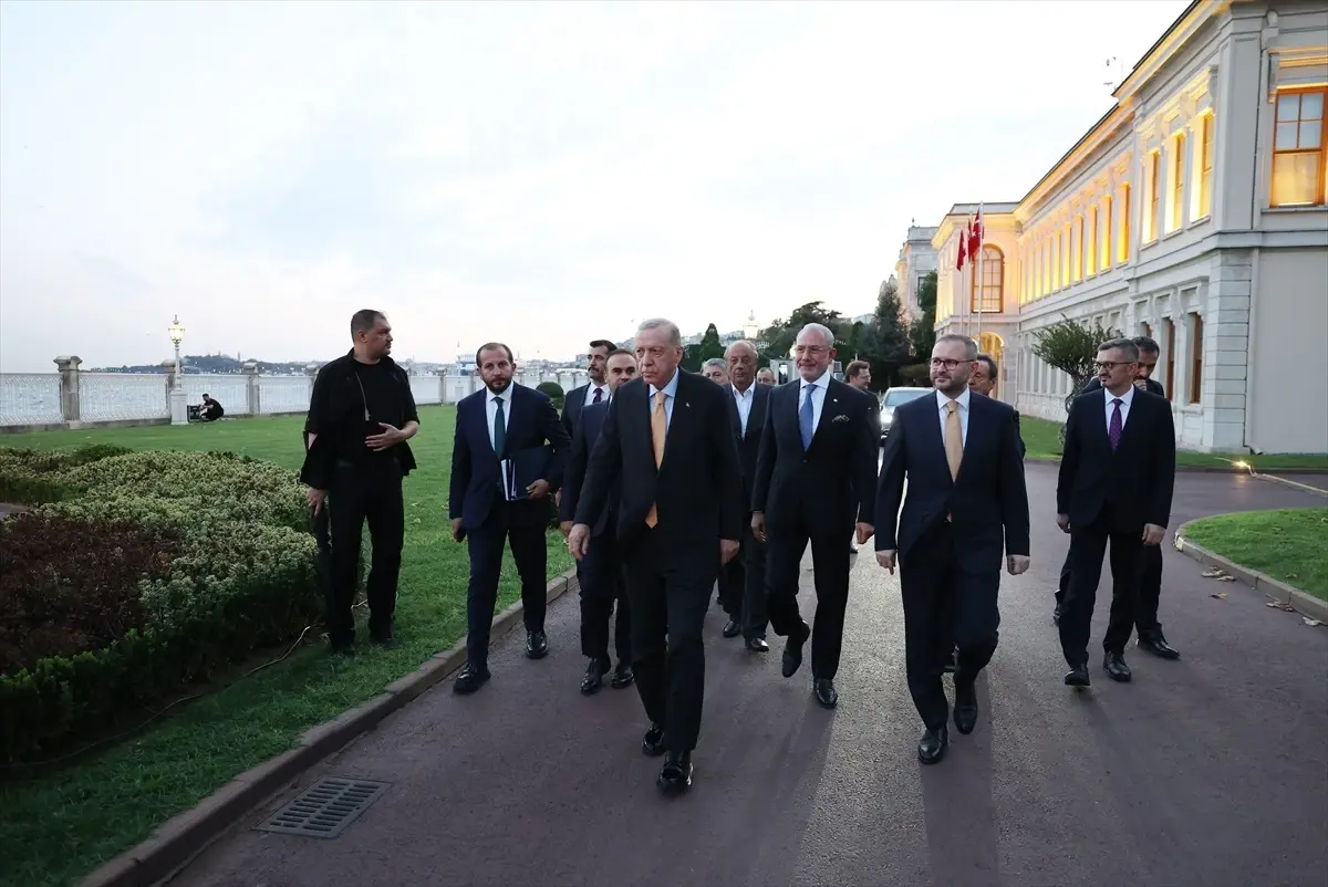 cumhurbaskani-erdogan-a-togg-un-yeni-modeli-t-19043560_amp.jpg