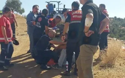 Dinamit taşıyan kamyonet devrildi, 10 kişi yaralandı