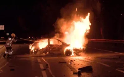Esenler’de Otomobil Takla Attı: 5 Kişi Yaralandı