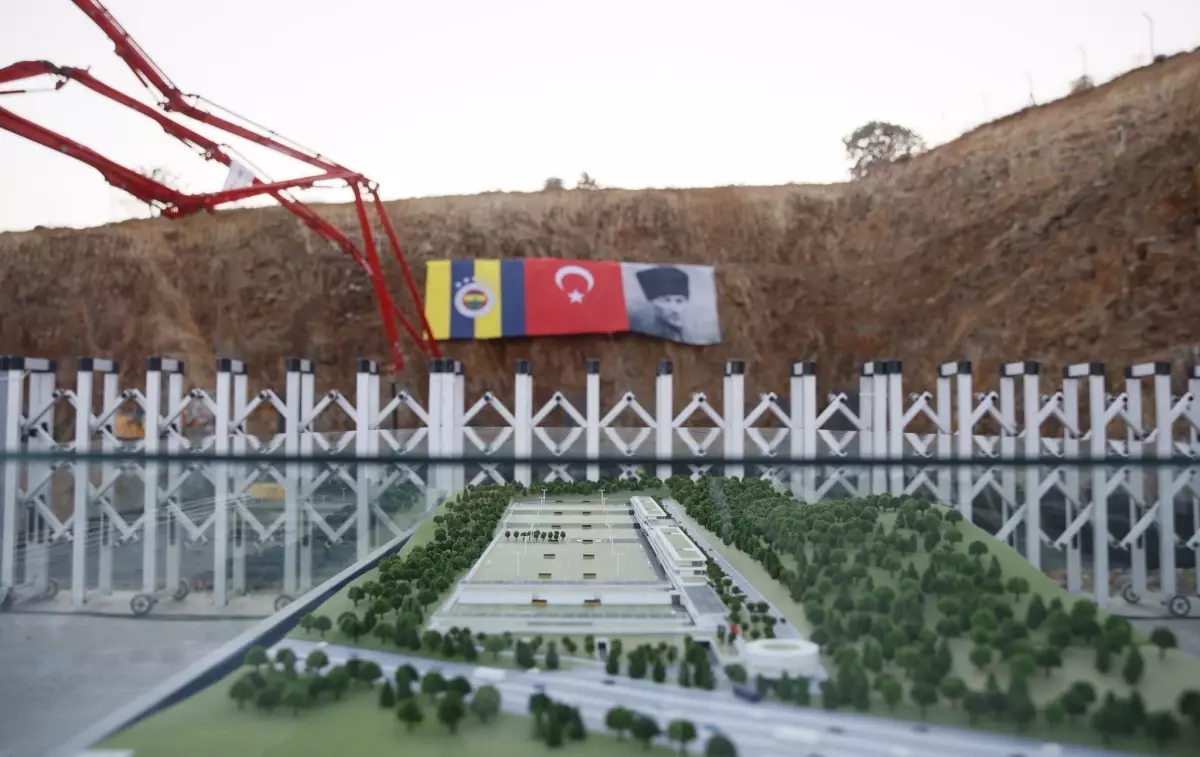 fenerbahce-futbol-akademisi-projesi-nin-tanit-19030222_amp.jpg