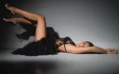 Hadise’den sıra dışı paylaşım: Gözlerini alamayacaksın, biliyorum.
