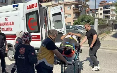Düzce’de Hafif Ticari Araç ile Motosiklet Kaza Yaptı: Bir Yaralı