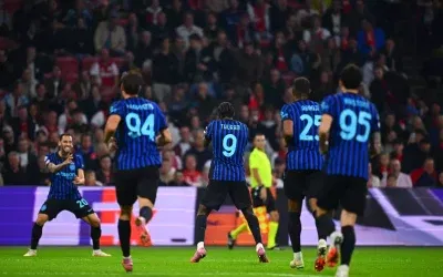 Hakan Çalhanoğlu’nun liderliğinde Inter, Ajax’ı 2-0 yendi