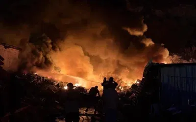 Antakya’da Hurdalık Yangını Ormanı Tehdit Ediyor