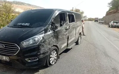 Adıyaman’da Kamyon ile Minibüs Kaza Yaptı: 1 Yaralı