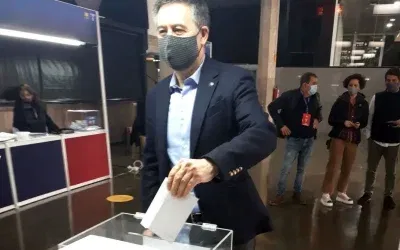 Eski Başkan Mahkemede Dolandırıcılık Suçlamasıyla Karşı Karşıya