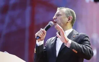 Özgür Özel: AK Parti’ye geçen belediye başkanları tarihteki yerlerini aldı