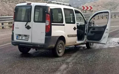 Sivas’ta Trafiğe Takılan Araçlar Kafa Kafaya Çarpıştı: 4 Yaralı