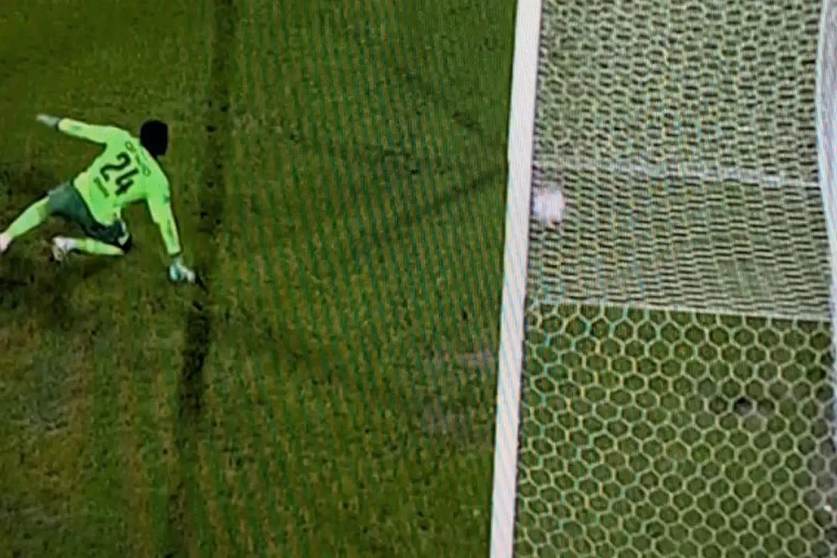 top-cizgiyi-gecti-mi-fenerbahce-den-gol-itirazi-19047869_7186_amp.jpg