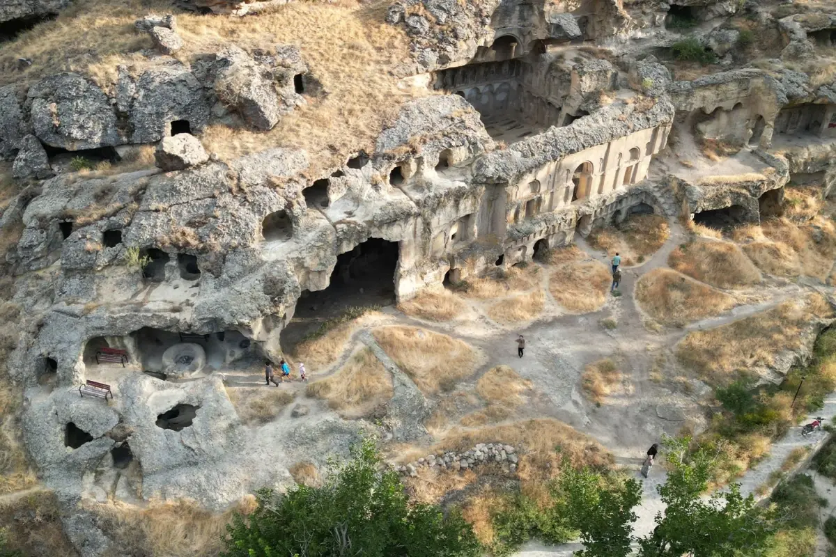 turkiye-de-tek-ve-800-yildir-ayakta-ustu-cami-19026643_9149_amp.jpg