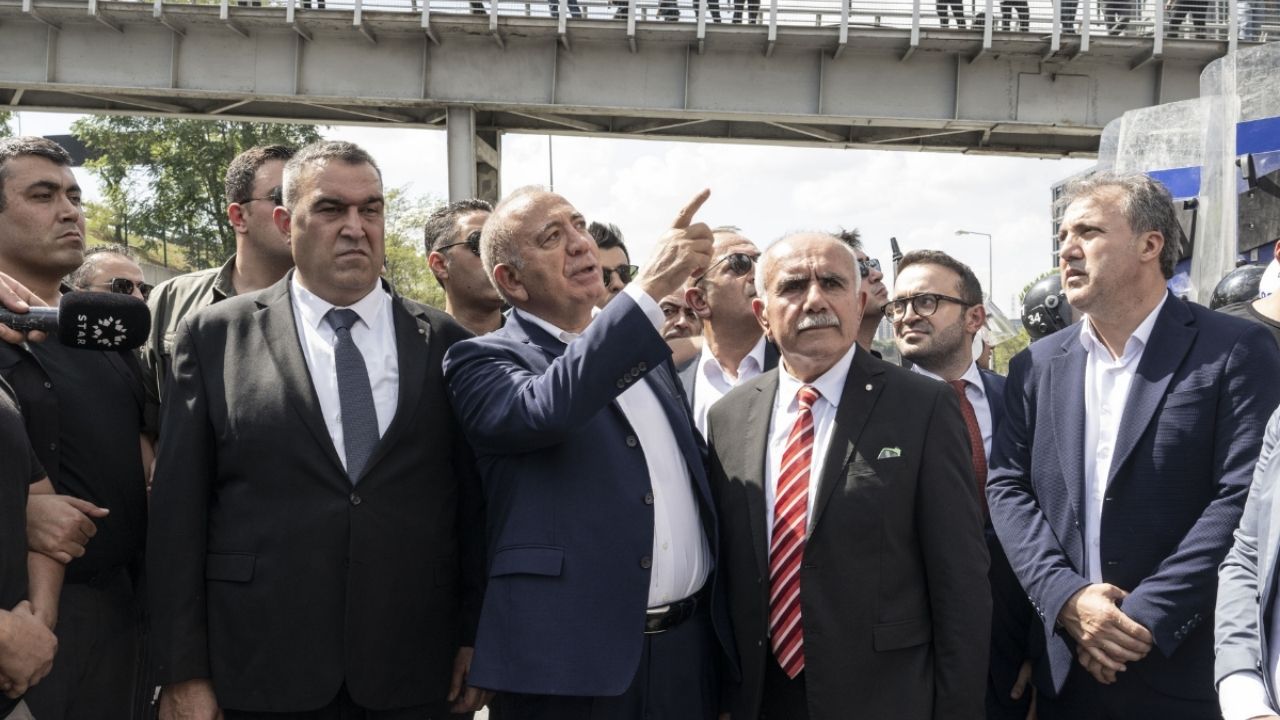 CHP İl Kongresi davası ertelendi, Gürsel Tekin görevinde kalacak