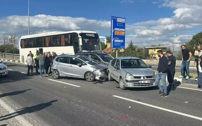 Kütahya’da İşçi Servis Otobüsü Zincirleme Kazaya Yol Açtı