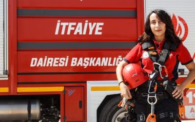Mersin’in Kadın İtfaiyecileri Zorlu Eğitimlerle Afetlere Hazırlanıyor