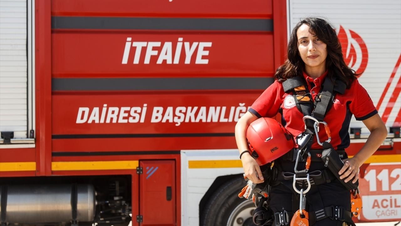 Mersin'in Kadın İtfaiyecileri Zorlu Eğitimlerle Afetlere Hazırlanıyor