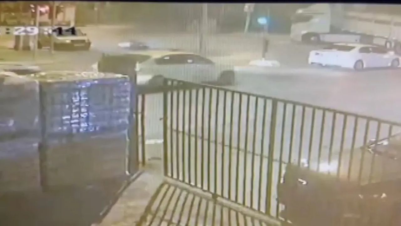 Sultanbeyli'de TIR ile motosiklet çarpıştı 2 kişi yaralandı