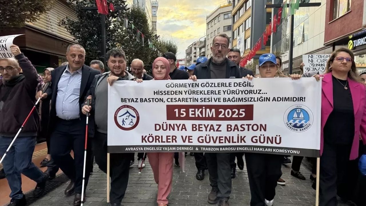 Trabzon'da beyaz baston farkındalık yürüyüşü düzenlendi (1)