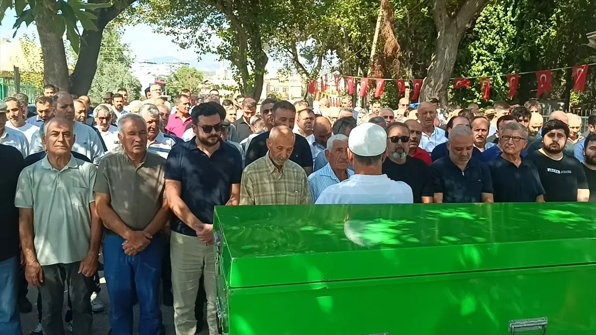 antalya-daki-trafik-kazasinda-olen-doktorun-19112280_amp.jpg