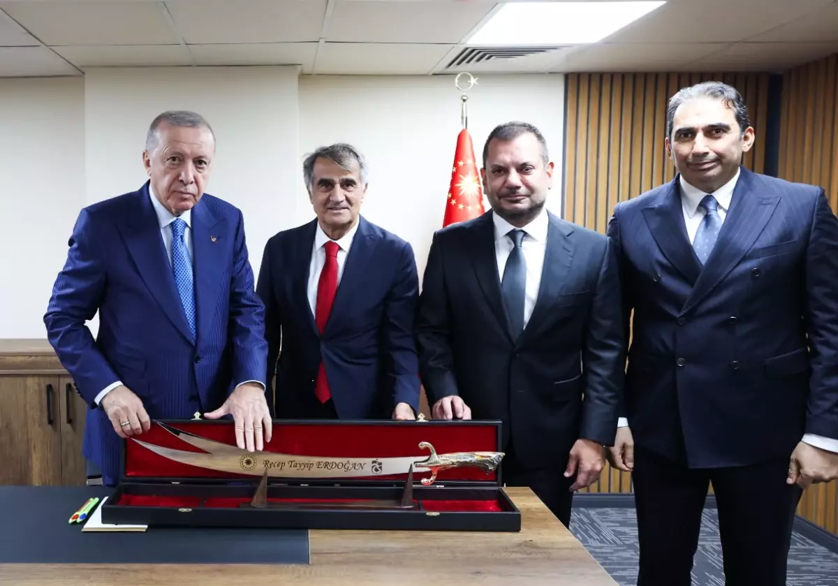 cumhurbaskani-erdogan-trabzonspor-heyetiyle-b-19144167_amp.jpg
