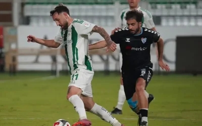 Muğlaspor, Erbaaspor’u 2-1 yenerek zirveye tırmandı.