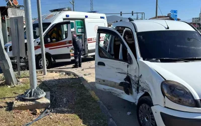 Fethiye’de Ambulansla Ticari Araç Kaza Yaptı: 2 Yaralı