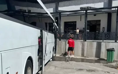 80 yıllık kulübün futbolcuları lokantada rehin!