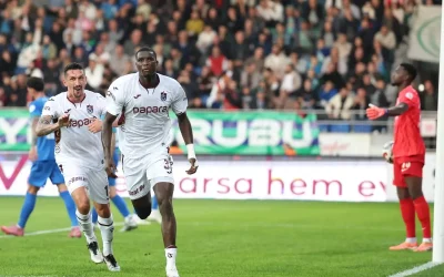 Trabzonspor, deplasmanda Çaykur Rizespor’u 2-1 mağlup etti.
