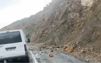 Elazığ’da Şiddetli Yağış Yol Çökmesine Neden Oldu