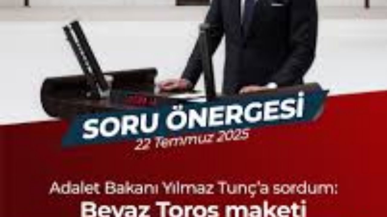 CHP'li vekil Beyaz Toros maketini sergilerken, Bakan Tunç hızla karşılık