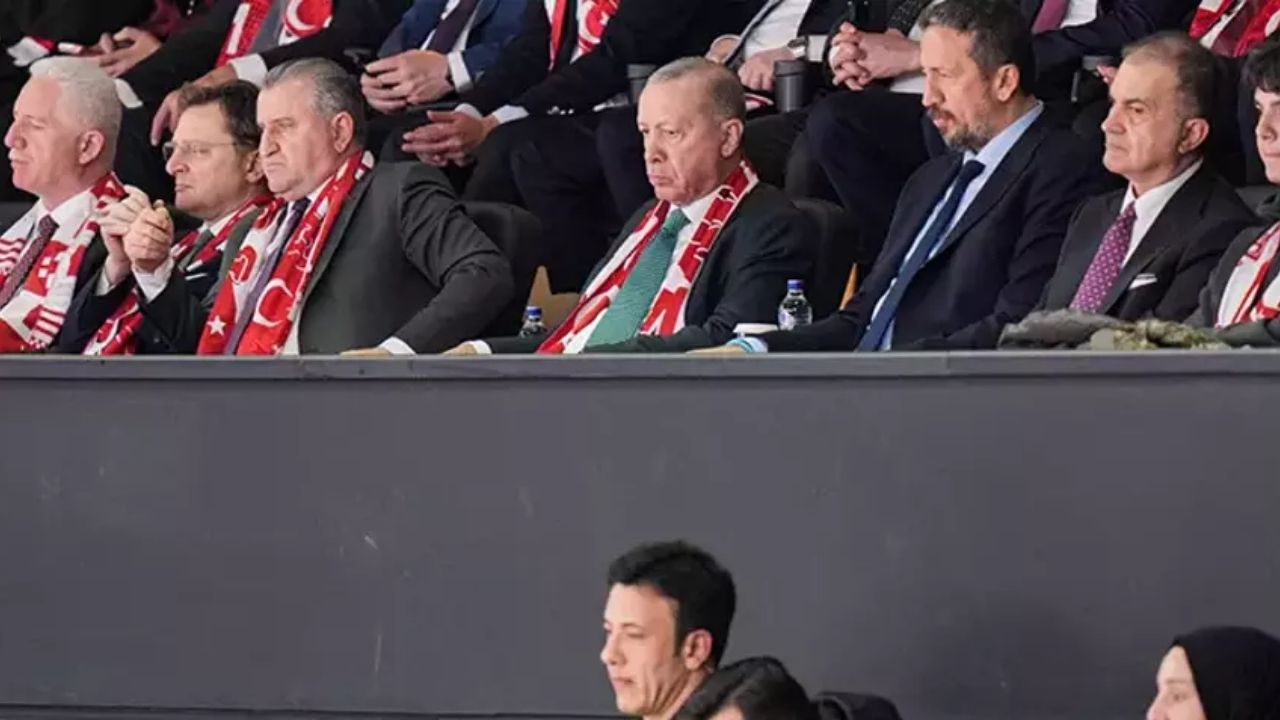 Cumhurbaşkanı Erdoğan, A Milli Basketbol Takımı Maçını Takip Etti