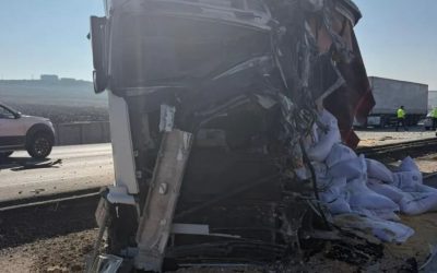 Diyarbakır’da TIR ve otomobil çarpıştı: 3 yaralı