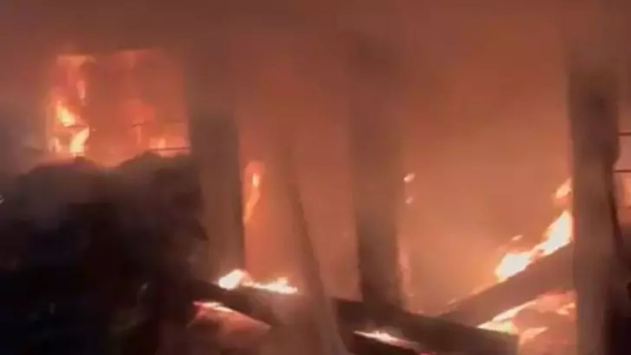 Rize'de 3 Katlı Binanın Kömürlüğünde Yangın Çıktı