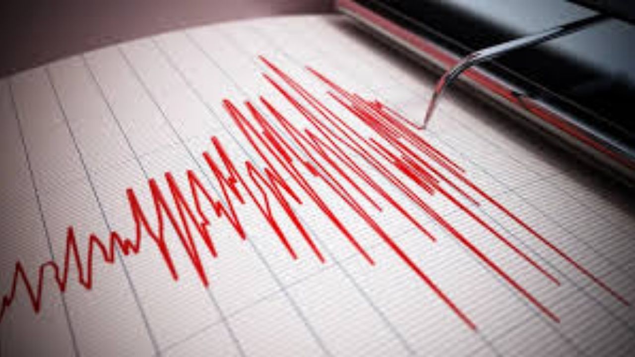 Sındırgı'da korkutan deprem paniği!