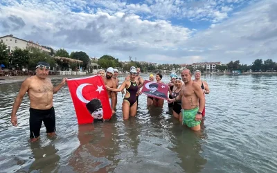 Atatürk’e Saygı için Denizde Yüzme Etkinliği düzenlendi