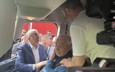 Bakan Işıkhan, eşinin cenaze töreninde sakinleştirici rol üstlendi.