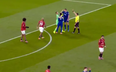 Premier Lig’de şaşırtıcı bir olay: Takım arkadaşına tokat attı